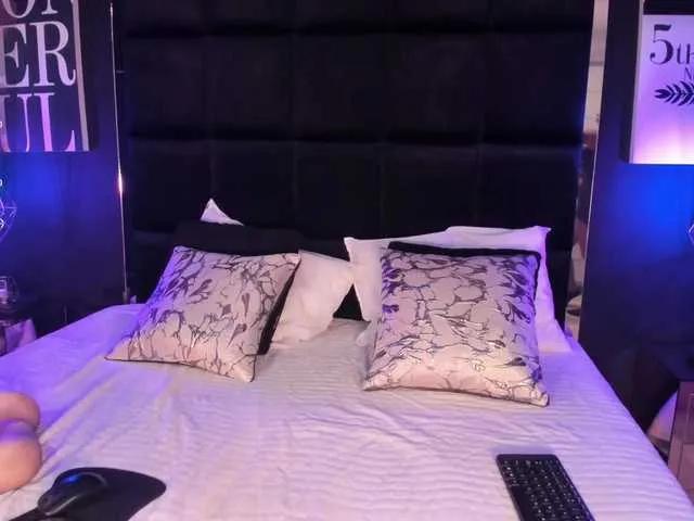 Offline MarianaaSantos on BongaCams