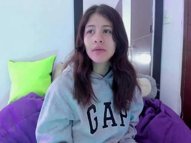 miaqueen021 on BongaCams