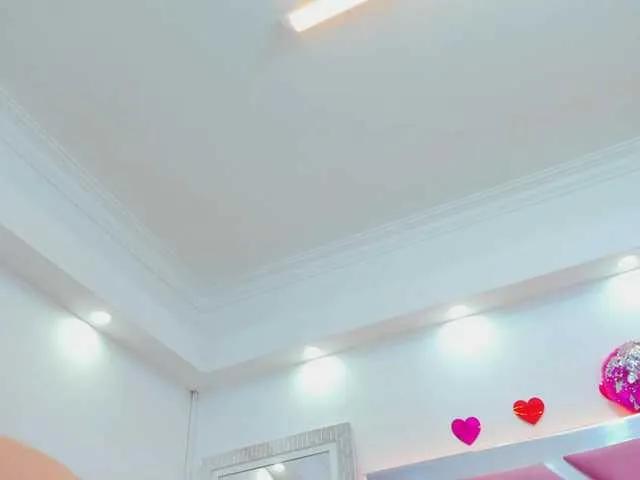 miaqueen021 on BongaCams