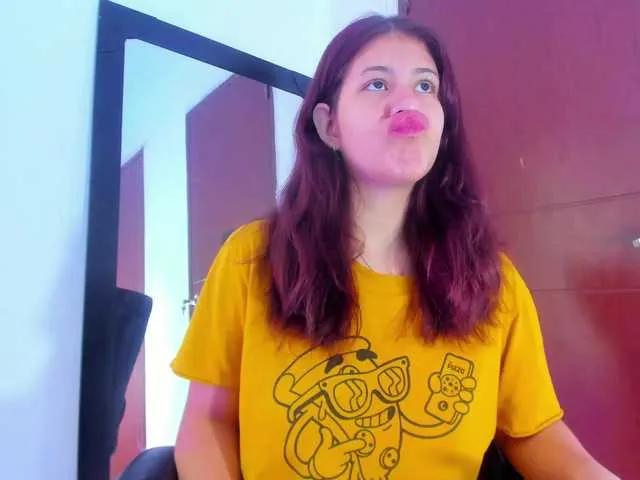 miaqueen021 on BongaCams