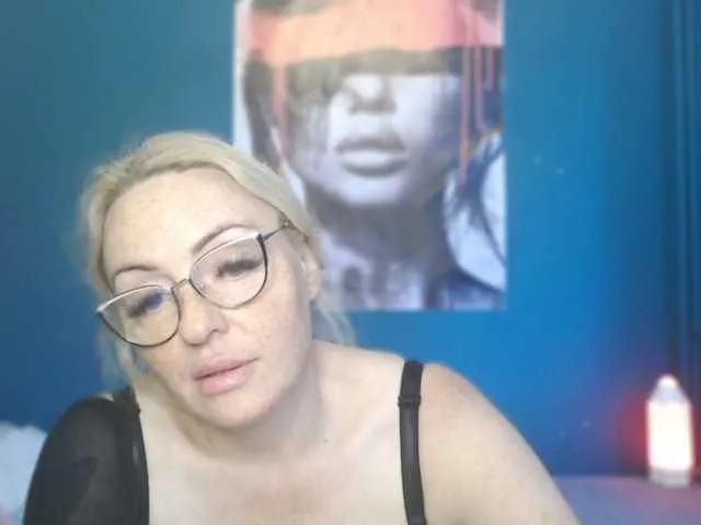 NADINNNE on BongaCams