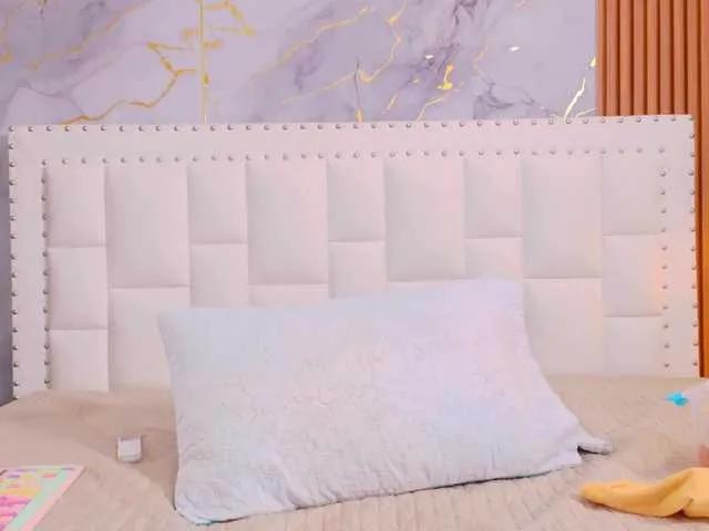 Freechat naughtyebonyy on BongaCams