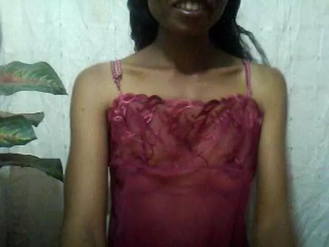 Pussy01lips on BongaCams