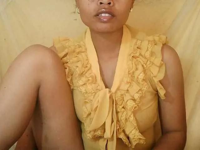 Pussy01lips on BongaCams