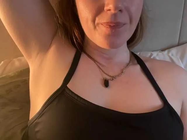 Offline REDHEADROSIE on BongaCams