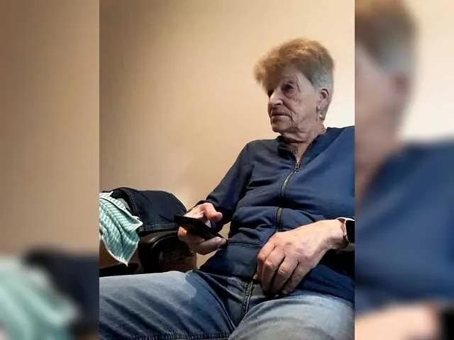 Offline Reife-dame on BongaCams