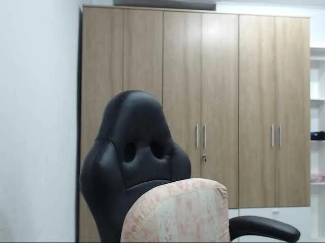 Offline RoxanaMilf on BongaCams