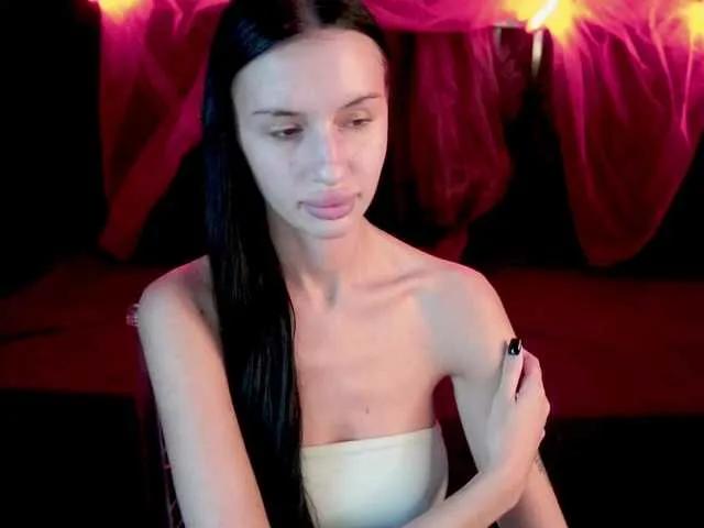 SnowWhiteee on BongaCams