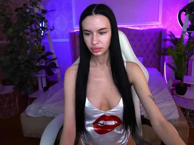 SnowWhiteee on BongaCams