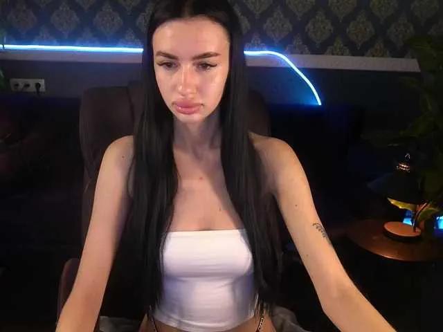 SnowWhiteee on BongaCams