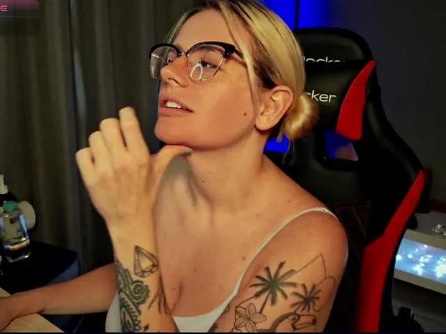 Freechat sweetshyann111 on BongaCams