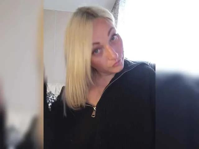 Tanysha-1 on BongaCams