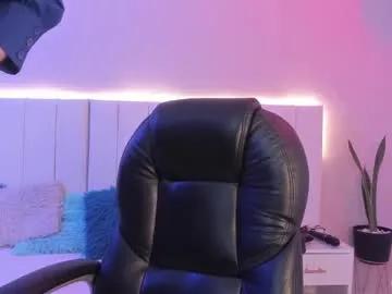 Freechat camillen_pettid on Chaturbate