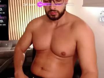 chris_magnum_ — naked [99 tokens left] Hey guys, enjoy my muscular body and cock and if you like to vibrate my hole. #bigcock #smallcock  #muscle #smoke #party