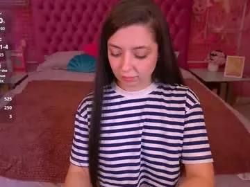 Away diamondeyeess on Chaturbate