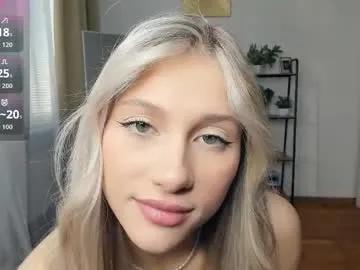 glossybabe_ on Chaturbate