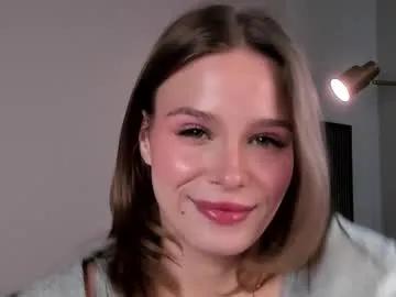 lipswithsweetonthem on Chaturbate