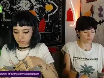 lovelockedlips on Chaturbate