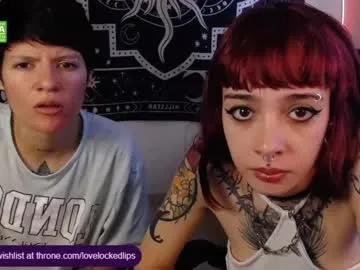 lovelockedlips on Chaturbate