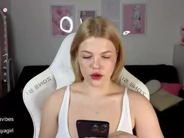 Freechat maya_blonde18 on Chaturbate