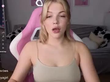 Freechat maya_blonde18 on Chaturbate