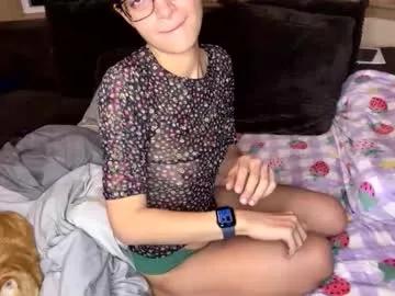 princ3ssarii — #amateur #gymgirl #latina #yoga Come watch me be a nerd for you #daddy