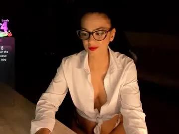 xlaracroftx on Chaturbate