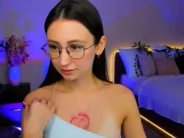 Freechat yourlovelystoryy on Chaturbate