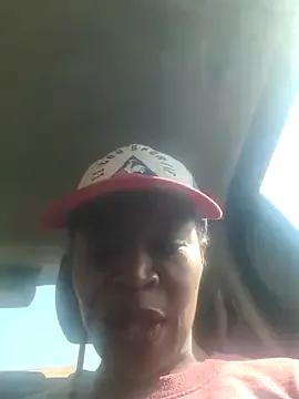 AfricanSquirtingQueen on StripChat