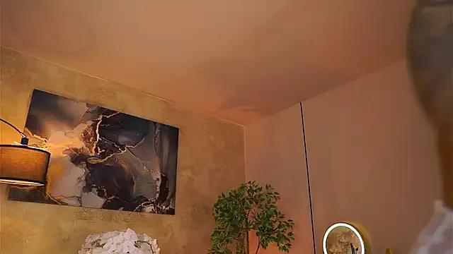 Freechat AishaaDevoe on StripChat