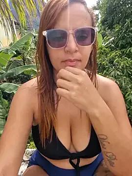 AliceRuivinha2 — Masturbando de quatro