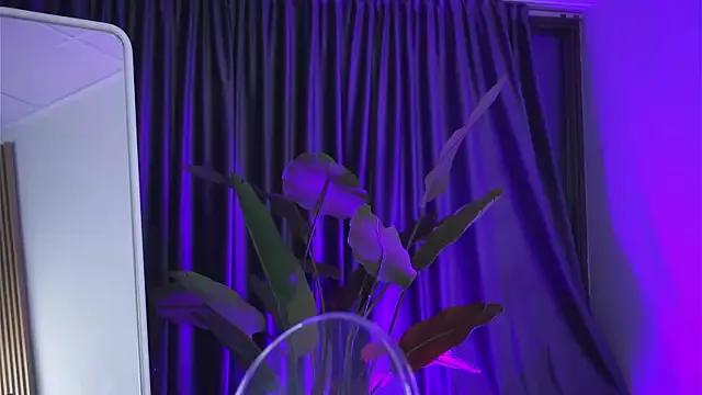 AlmaVelia on StripChat