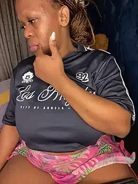 Boneca25 on StripChat