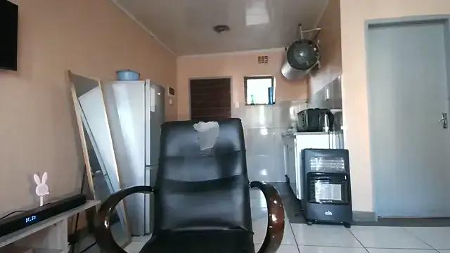 BusybooobsXXX3 on StripChat