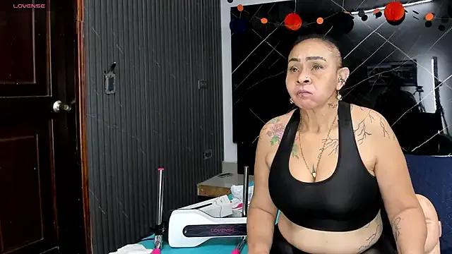 Freechat cloee-rabbyt on StripChat