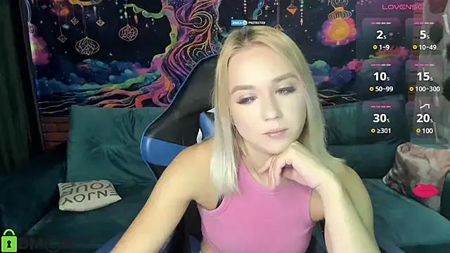 CrystalGirl99 on StripChat