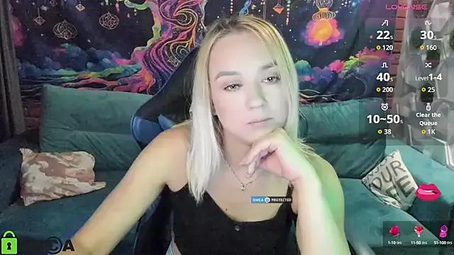 CrystalGirl99 on StripChat