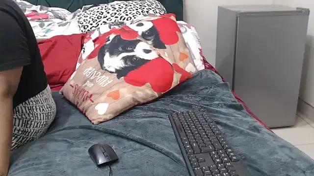 CurveyChocClitX5 on StripChat