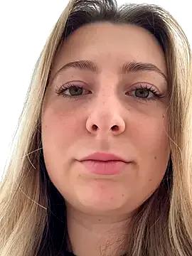 Freechat curvyflawless on StripChat