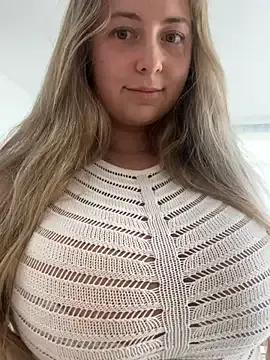 Freechat curvyflawless on StripChat