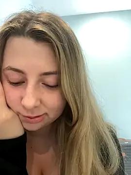 Freechat curvyflawless on StripChat