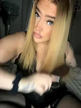 Freechat CurvyGirlMyla on StripChat