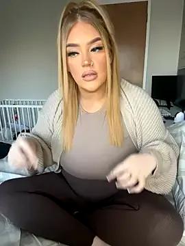 Freechat CurvyGirlMyla on StripChat