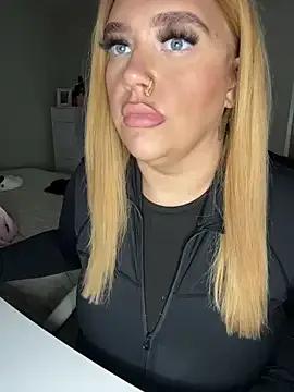 Freechat CurvyGirlMyla on StripChat