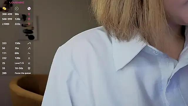 Freechat ElvaAxley on StripChat