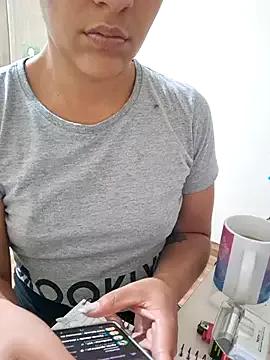 Freechat euahotmarii20 on StripChat