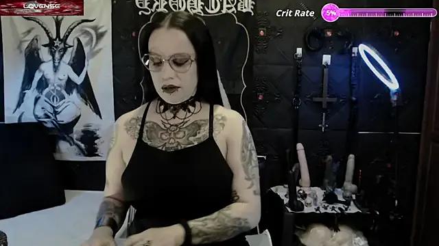 Evil_Queen_666 on StripChat