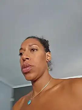 Goldenlace on StripChat