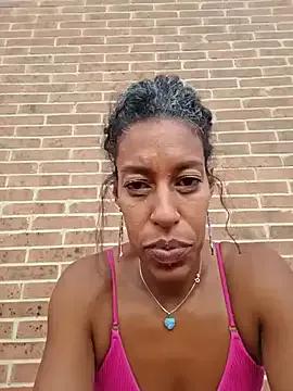 Goldenlace on StripChat