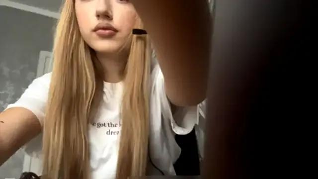 Freechat HollyCroker on StripChat